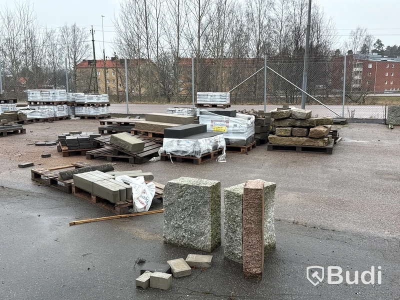 Stort parti marksten, skiffer, gatsten, gravstensmaterial etc.