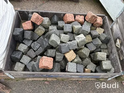 Stort parti marksten, skiffer, gatsten, gravstensmaterial etc.