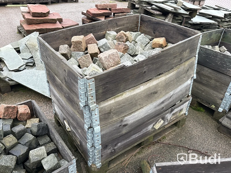 Stort parti marksten, skiffer, gatsten, gravstensmaterial etc.