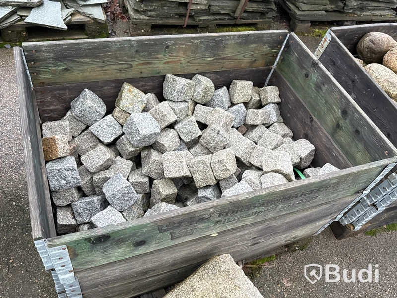 Stort parti marksten, skiffer, gatsten, gravstensmaterial etc.