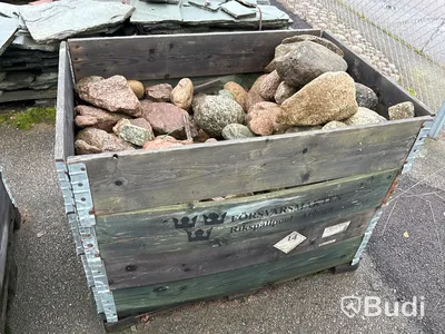 Stort parti marksten, skiffer, gatsten, gravstensmaterial etc.