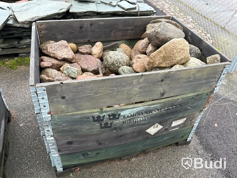 Stort parti marksten, skiffer, gatsten, gravstensmaterial etc.