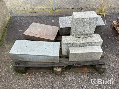 Stort parti marksten, skiffer, gatsten, gravstensmaterial etc.