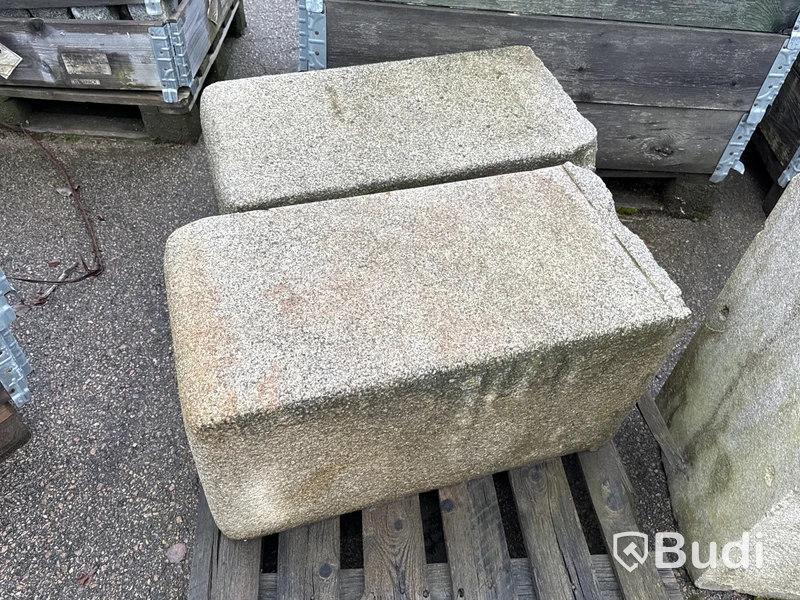 Stort parti marksten, skiffer, gatsten, gravstensmaterial etc.