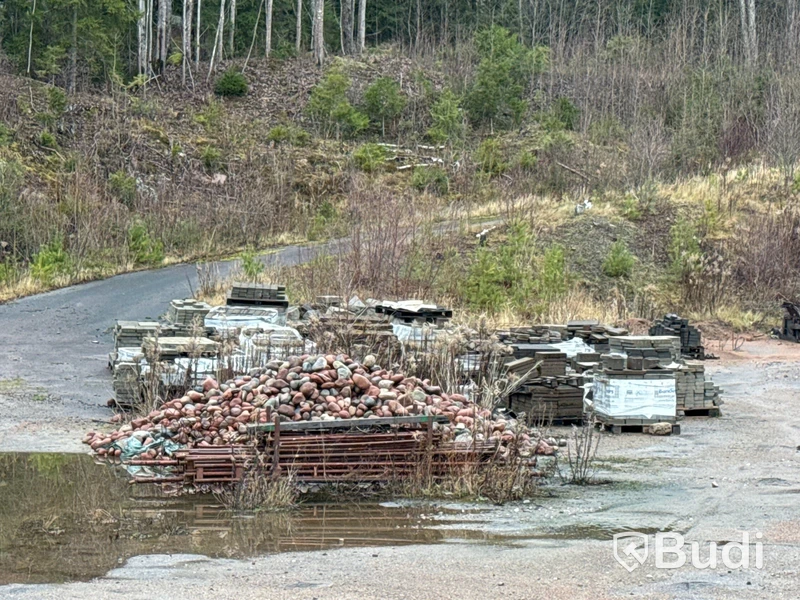Stort parti marksten, natursten, gatusten & råmaterial till gravstenar