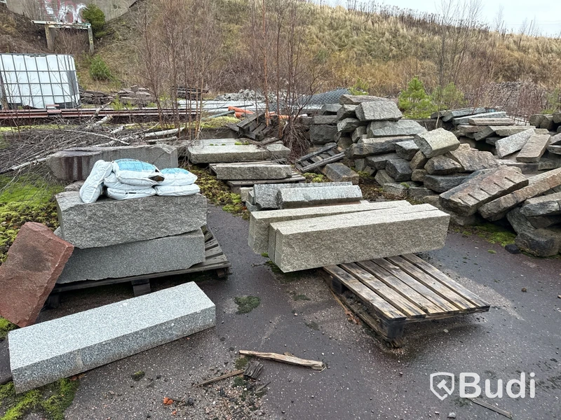 Stort parti marksten, natursten, gatusten & råmaterial till gravstenar