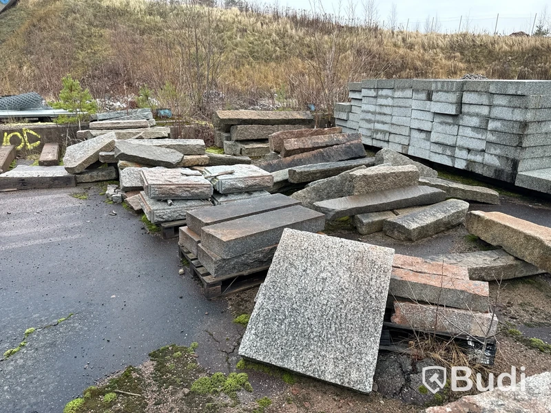 Stort parti marksten, natursten, gatusten & råmaterial till gravstenar