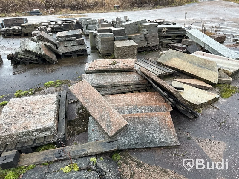 Stort parti marksten, natursten, gatusten & råmaterial till gravstenar