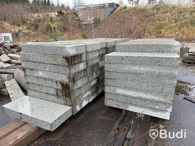 Stort parti marksten, natursten, gatusten & råmaterial till gravstenar