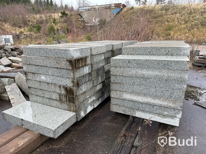 Stort parti marksten, natursten, gatusten & råmaterial till gravstenar