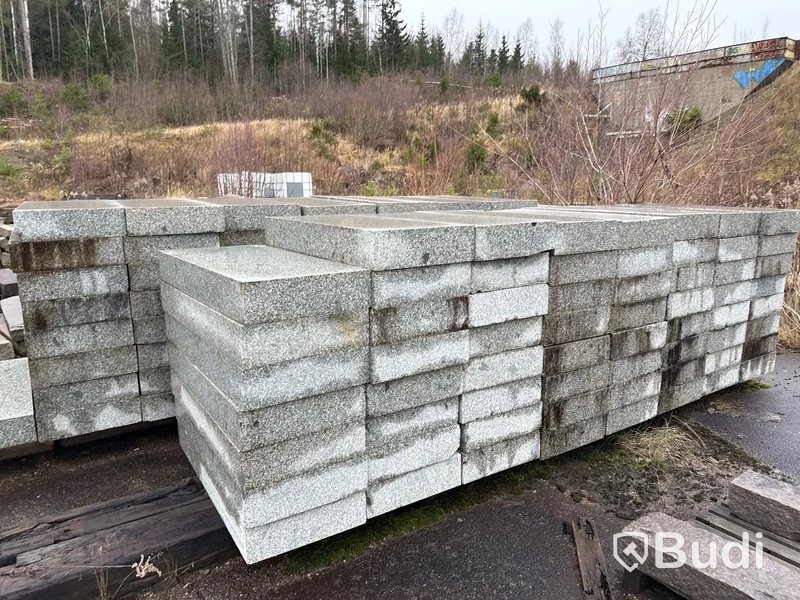 Stort parti marksten, natursten, gatusten & råmaterial till gravstenar