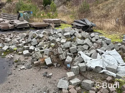 Stort parti marksten, natursten, gatusten & råmaterial till gravstenar