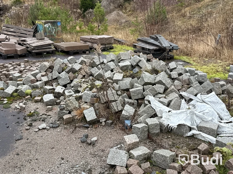 Stort parti marksten, natursten, gatusten & råmaterial till gravstenar