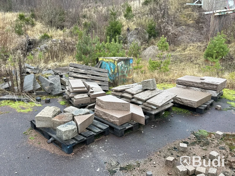 Stort parti marksten, natursten, gatusten & råmaterial till gravstenar