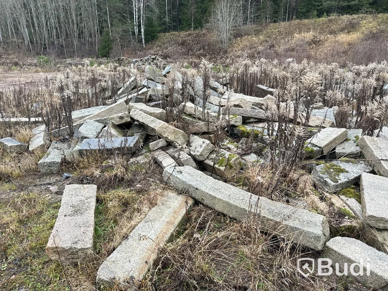 Stort parti marksten, natursten, gatusten & råmaterial till gravstenar