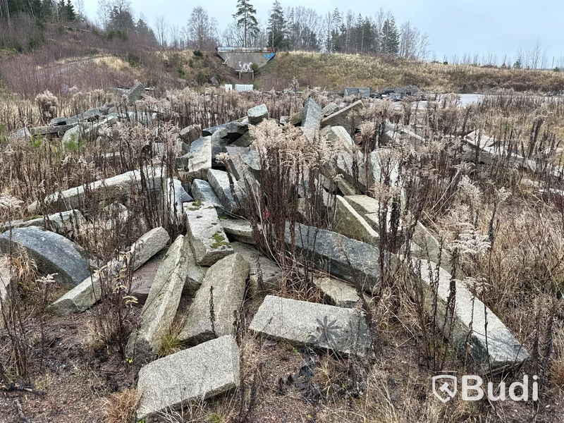 Stort parti marksten, natursten, gatusten & råmaterial till gravstenar