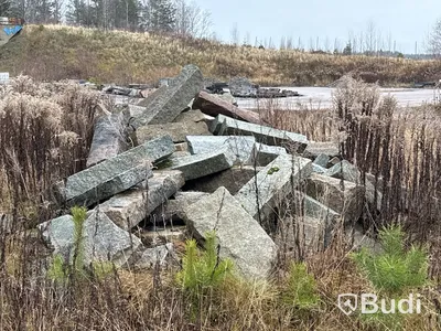 Stort parti marksten, natursten, gatusten & råmaterial till gravstenar