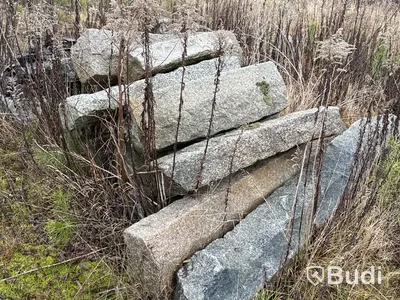 Stort parti marksten, natursten, gatusten & råmaterial till gravstenar