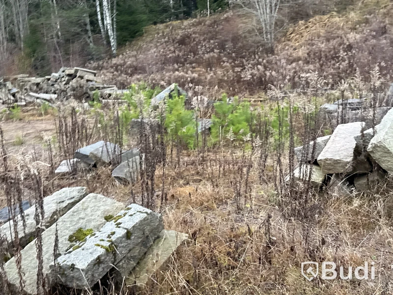 Stort parti marksten, natursten, gatusten & råmaterial till gravstenar