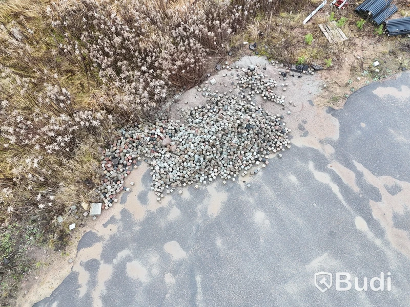 Stort parti marksten, natursten, gatusten & råmaterial till gravstenar