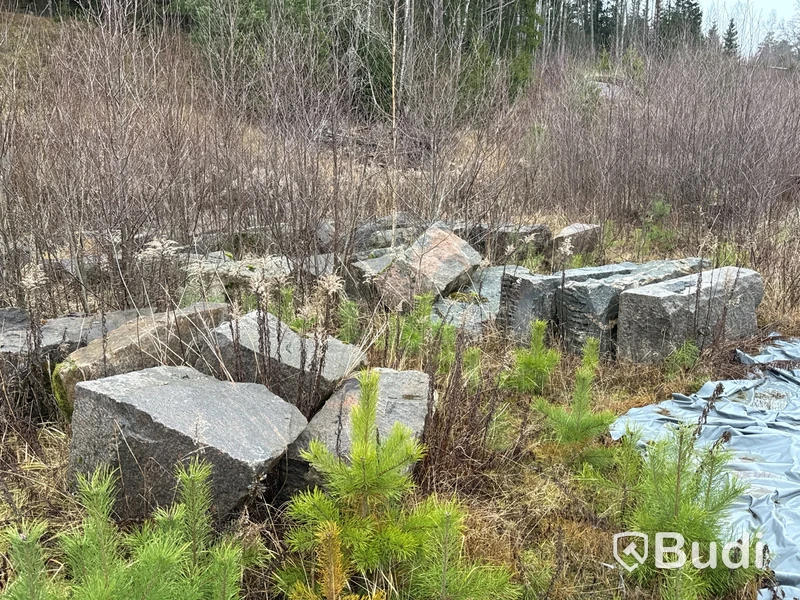 Stort parti marksten, natursten, gatusten & råmaterial till gravstenar