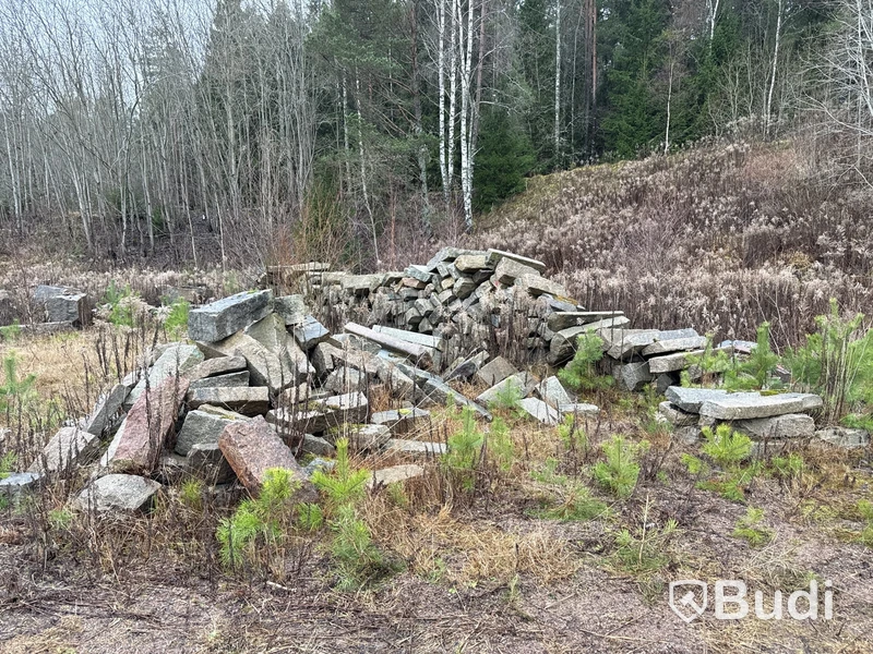 Stort parti marksten, natursten, gatusten & råmaterial till gravstenar