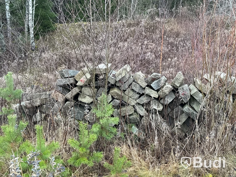 Stort parti marksten, natursten, gatusten & råmaterial till gravstenar