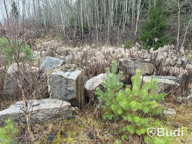Stort parti marksten, natursten, gatusten & råmaterial till gravstenar