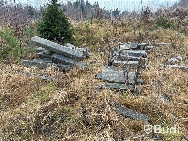 Stort parti marksten, natursten, gatusten & råmaterial till gravstenar