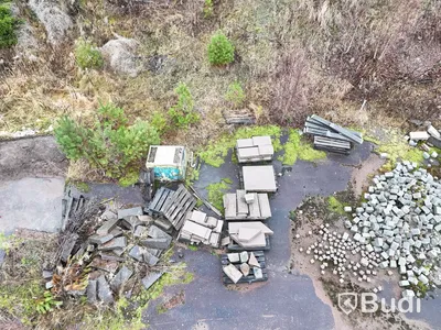Stort parti marksten, natursten, gatusten & råmaterial till gravstenar