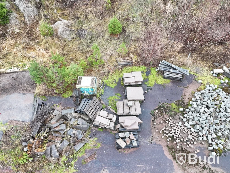 Stort parti marksten, natursten, gatusten & råmaterial till gravstenar