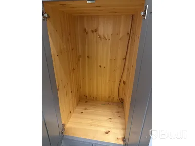 Handbyggt kök med stenskivor