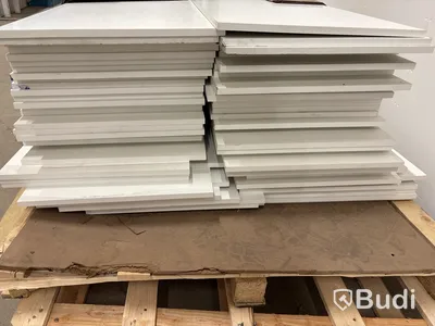 Parti med Hyllplan, vita 16x500x2035MM.
