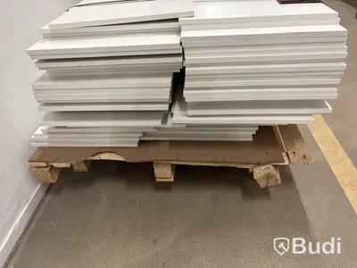 Parti med Hyllplan, vita 16x500x2035MM.