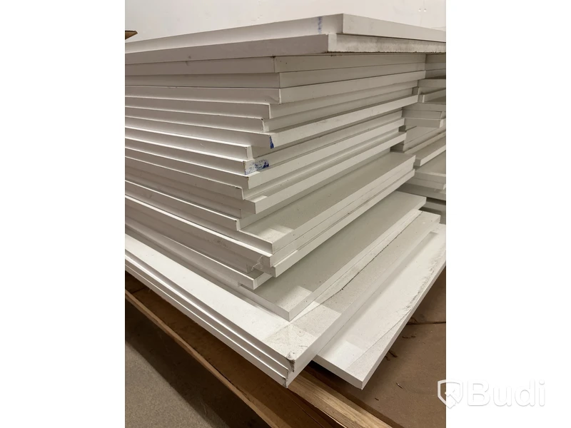 Parti med Hyllplan, vita 16x500x2035MM.