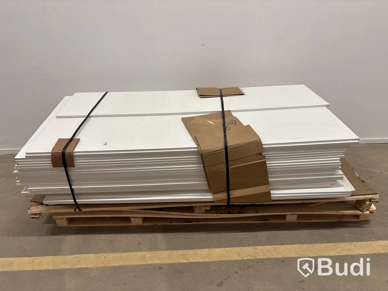 Parti med Hyllplan, vita 16x500x2035MM.
