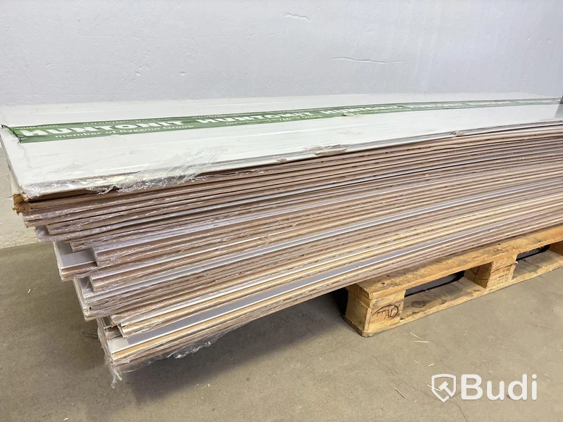 PARTI MED VÄGGPANEL HUNTONIT SKYGGE FROST 11X620X2390 MM