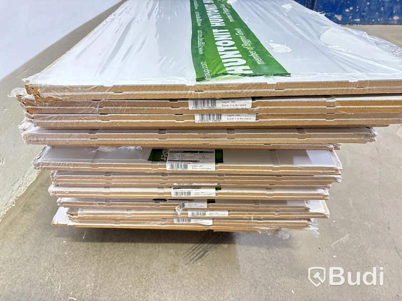 PARTI MED VÄGGPANEL HUNTONIT SKYGGE FROST 11X620X2390 MM