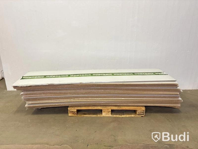 PARTI MED VÄGGPANEL HUNTONIT SKYGGE FROST 11X620X2390 MM