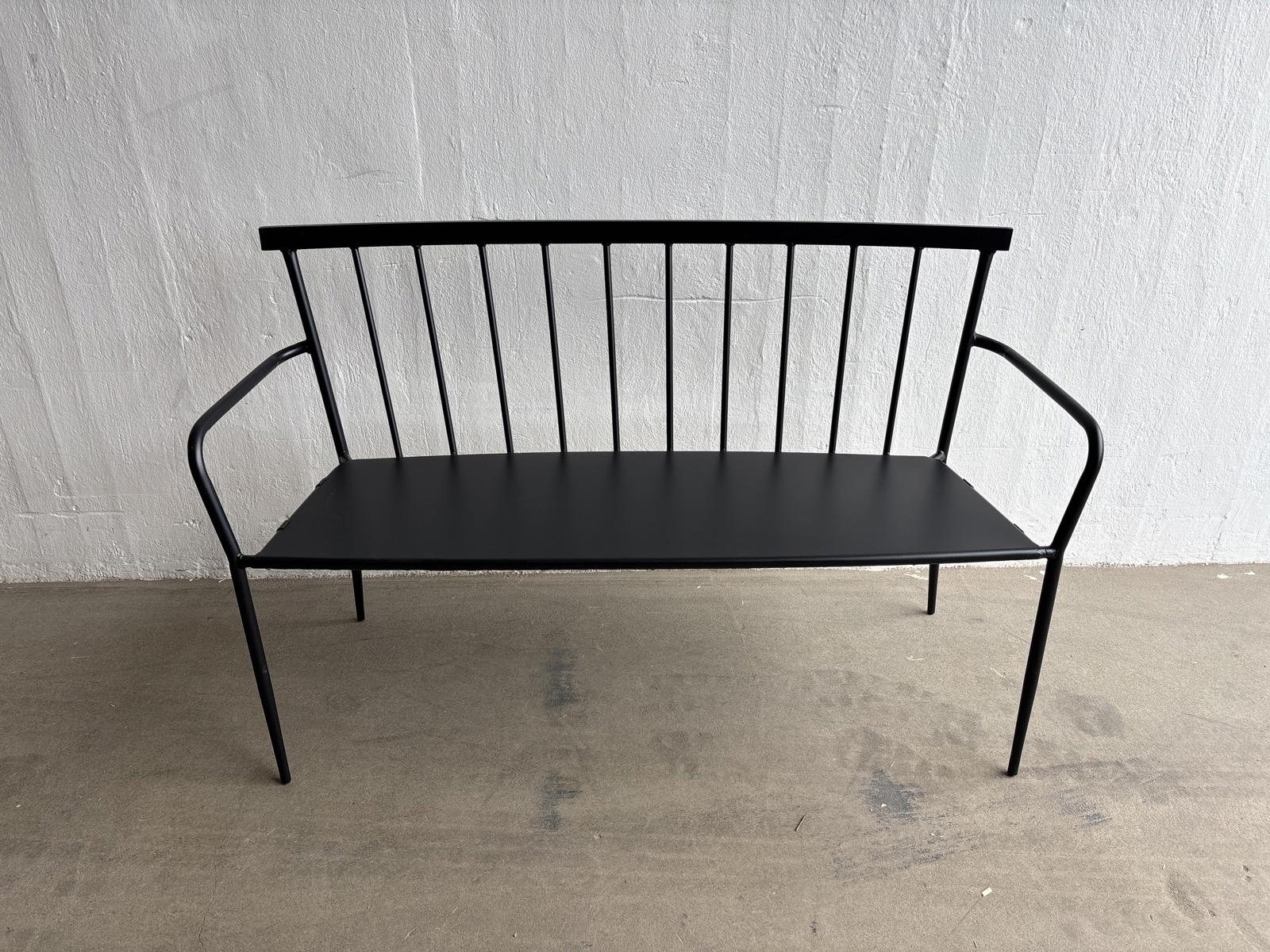 Soffa i metall, svart