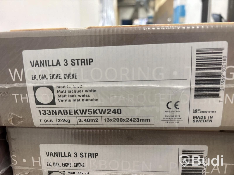 PART MED PARKETTGOLV KÄHRS EK VANILLA MATTLACK 3-STAV 68 M²