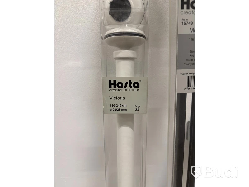 Parti med gardinstänger, olika modeller och storlekar