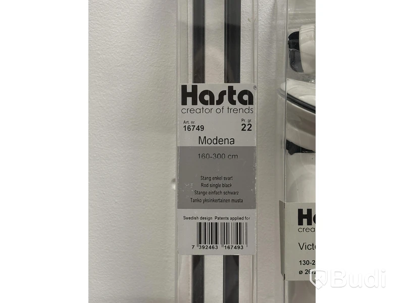 Parti med gardinstänger, olika modeller och storlekar