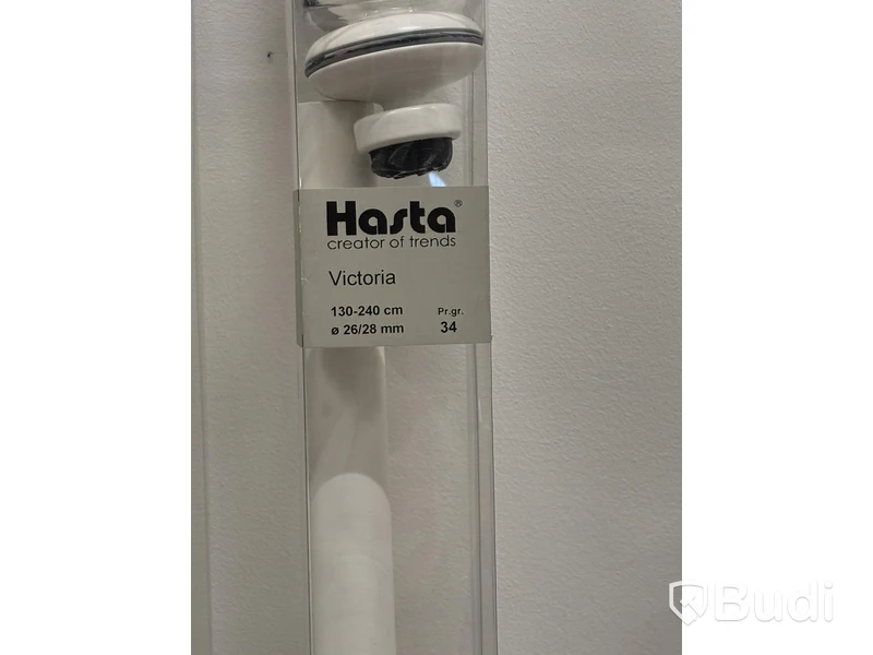 Parti med gardinstänger, olika modeller och storlekar