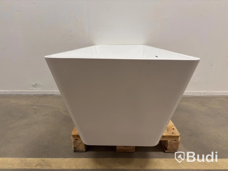 (NEW) Bathtub