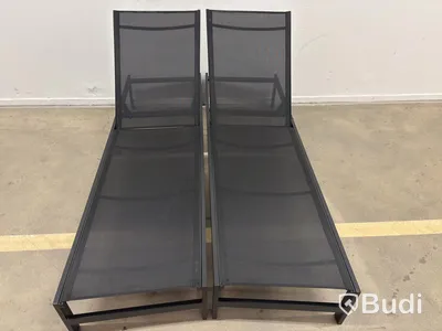 2 Sun Loungers