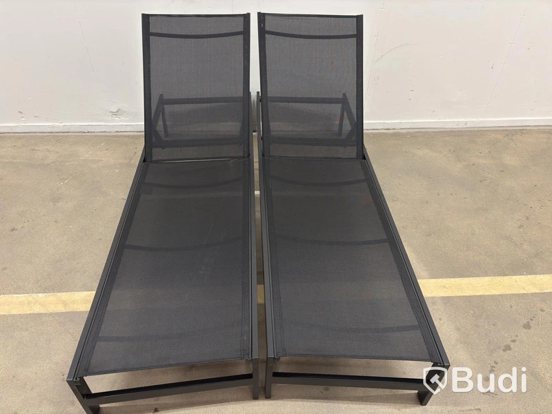 2 Sun Loungers