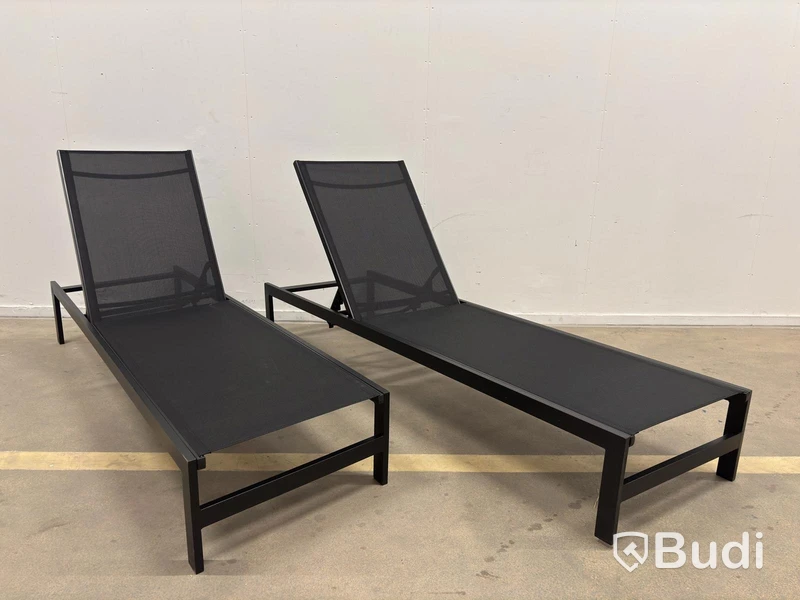 2 Sun Loungers