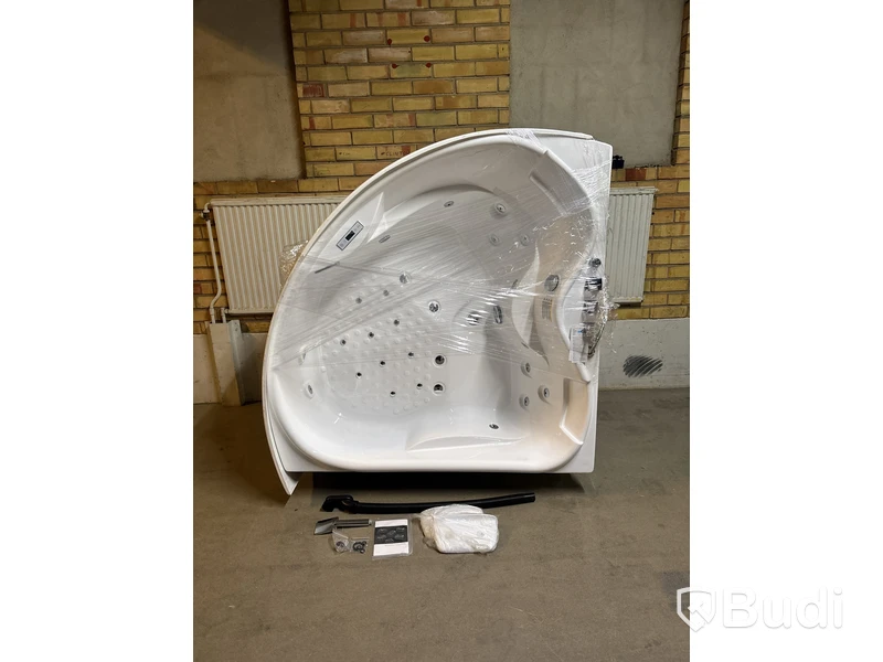 BUBBELBADKAR CAMARGUE ÄLVSBORG EXCLUSIVE 150X150 CM - RESERVDELSOBJEKT/REPARATIONSOBJEKT