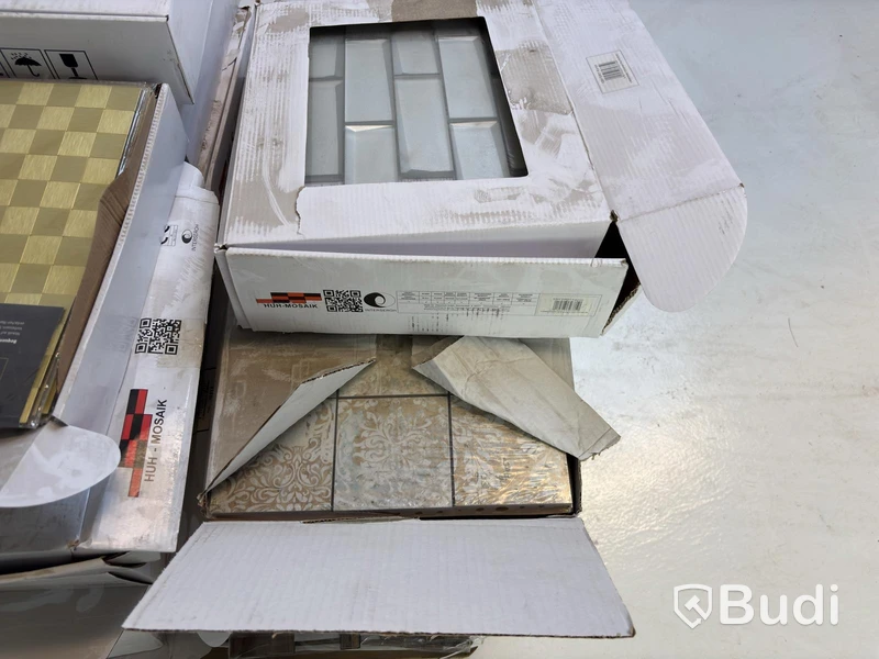 (NEW) Lot of assorted tiles, various types and brands